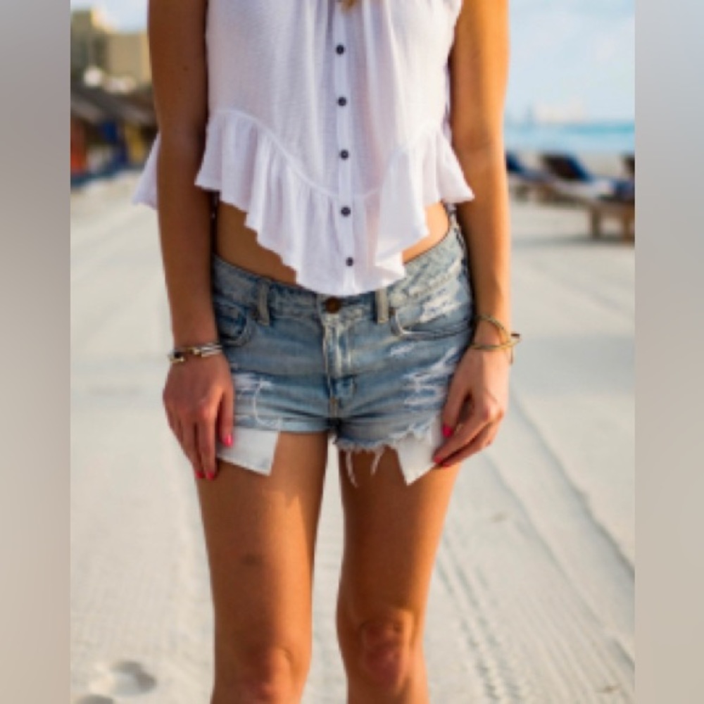 American Eagle Outfitters Women’s Vintage Hi-Rise Festival Destroyed  Jean Short